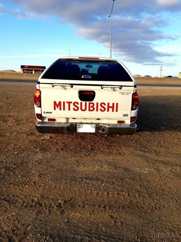 Mitsubishi L200 2015, 110,464 km - 2.5 l - Bakı