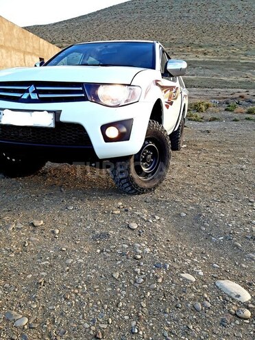 Mitsubishi L200 2015, 110,464 km - 2.5 l - Bakı