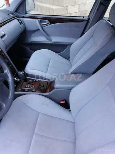 Mercedes E 240 2000, 232,000 km - 2.6 l - Bakı