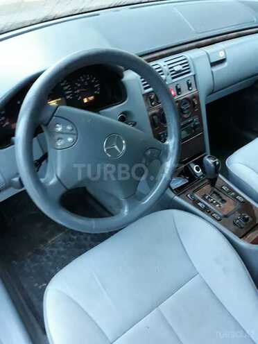 Mercedes E 240 2000, 232,000 km - 2.6 l - Bakı