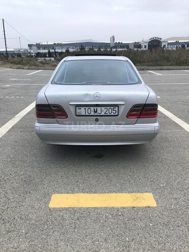 Mercedes E 240 2001, 280,000 km - 2.6 l - Bakı