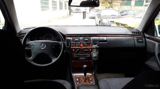 Mercedes E 240 2000, 320,560 km - 2.4 l - Bakı