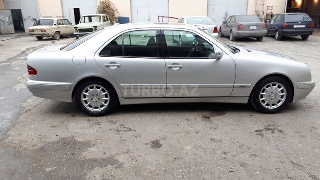 Mercedes E 240 2000, 320,560 km - 2.4 l - Bakı