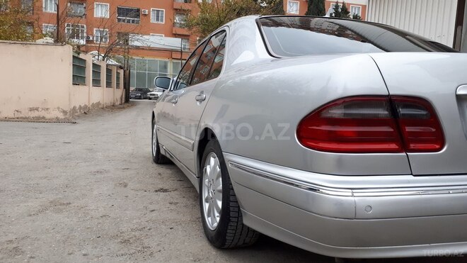 Mercedes E 240 2000, 320,560 km - 2.4 l - Bakı
