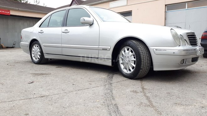 Mercedes E 240 2000, 320,560 km - 2.4 l - Bakı