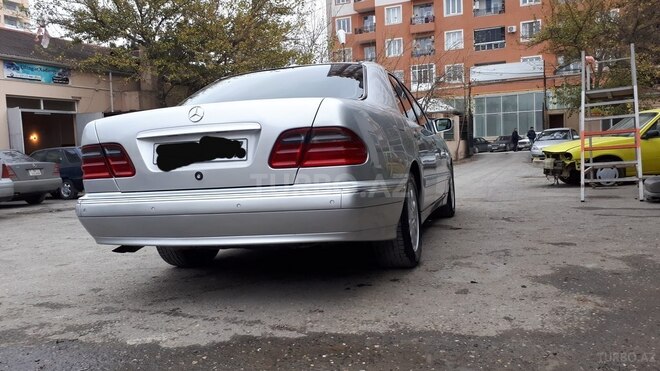 Mercedes E 240 2000, 320,560 km - 2.4 l - Bakı