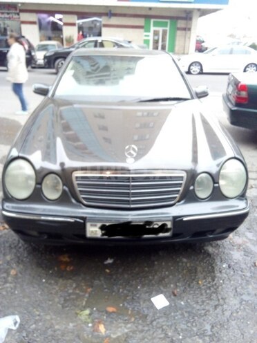 Mercedes E 240 1999, 265,000 km - 2.4 l - Bakı