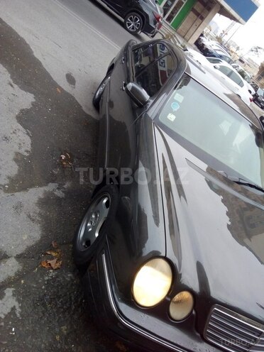 Mercedes E 240 1999, 265,000 km - 2.4 l - Bakı