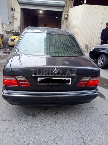 Mercedes E 240 1999, 265,000 km - 2.4 l - Bakı