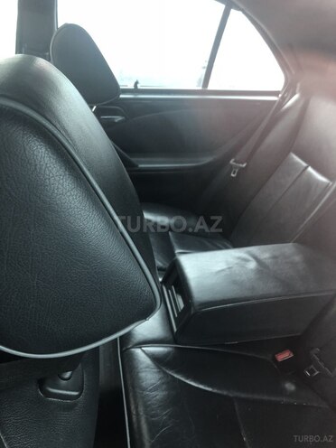 Mercedes E 240 2001, 198,000 km - 2.4 l - Bakı