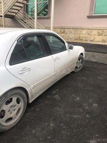 Mercedes E 240 2001, 198,000 km - 2.4 l - Bakı