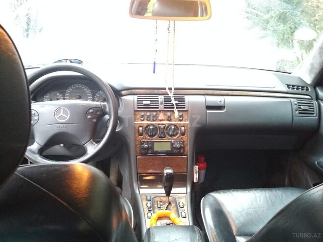Mercedes E 240 2001, 334,385 km - 2.6 l - Xudat