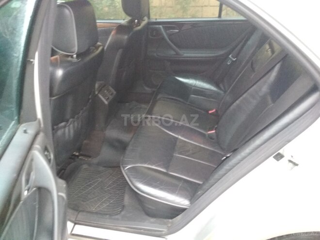 Mercedes E 240 2001, 334,385 km - 2.6 l - Xudat