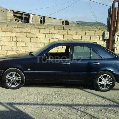 Mercedes C 220 1996, 242,000 km - 2.2 l - Bakı