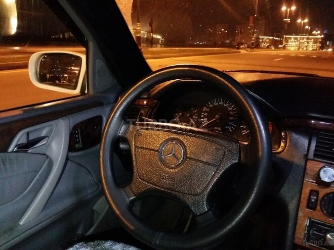 Mercedes E 220 1999, 527,000 km - 2.2 л - Bakı