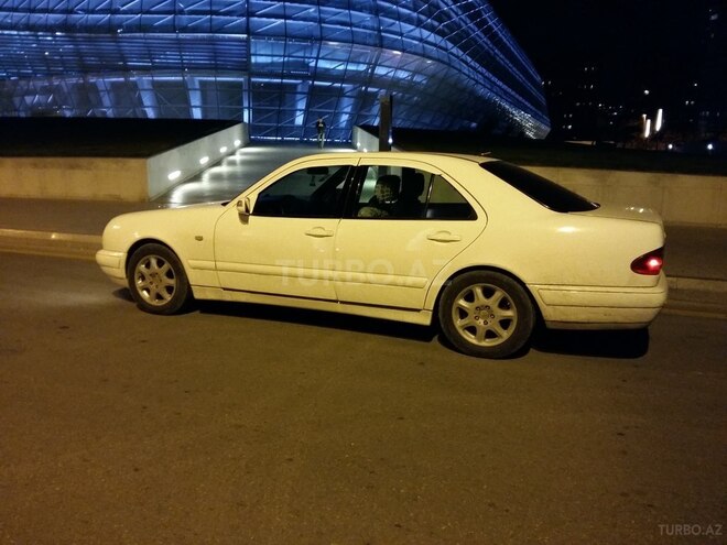Mercedes E 220 1999, 527,000 km - 2.2 л - Bakı