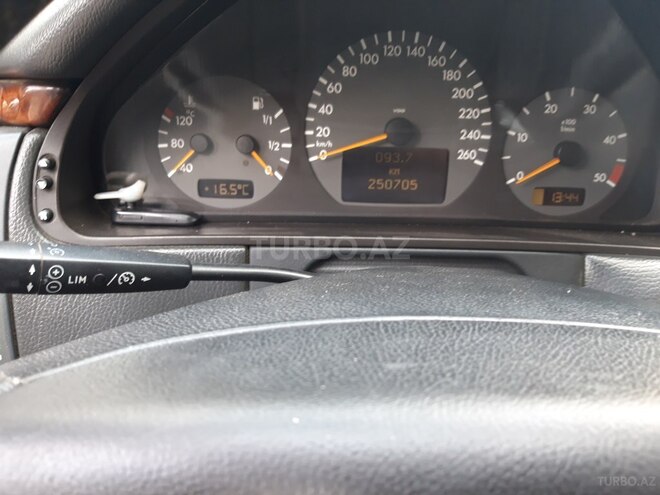 Mercedes E 270 2001, 250,705 km - 2.7 l - Sumqayıt