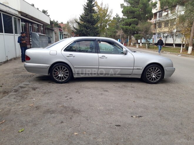 Mercedes E 270 2001, 250,705 km - 2.7 l - Sumqayıt