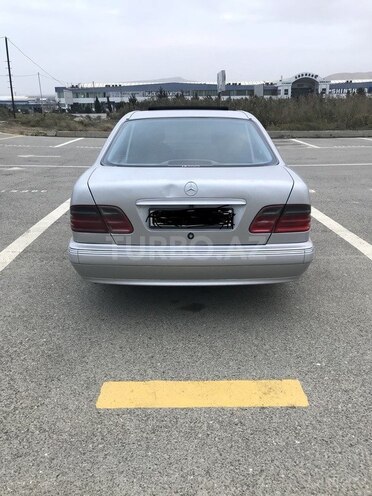 Mercedes E 240 2001, 280,000 km - 2.6 l - Bakı