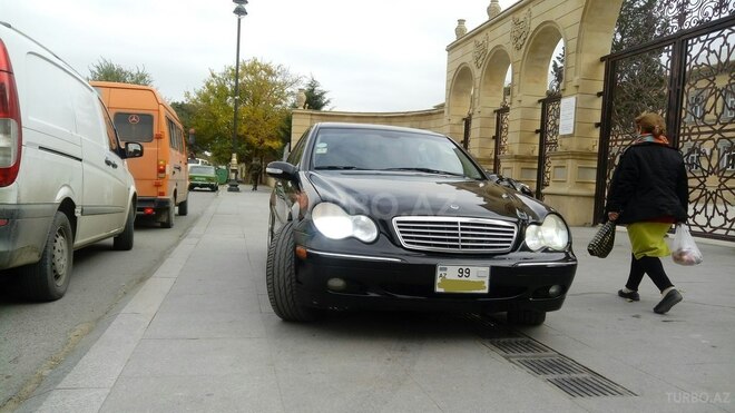 Mercedes C 320 2003, 189,000 km - 3.2 л - Bakı