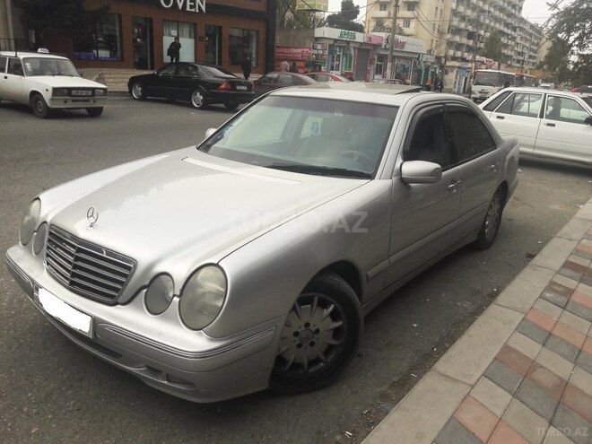 Mercedes E 220 2000, 248,000 km - 2.2 l - Bakı