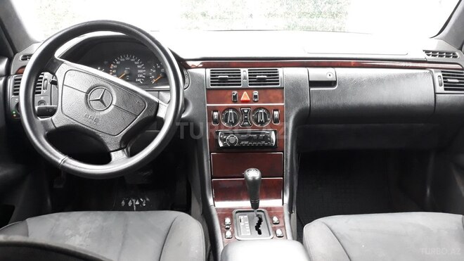 Mercedes E 230 1996, 215,000 km - 2.3 l - Bakı