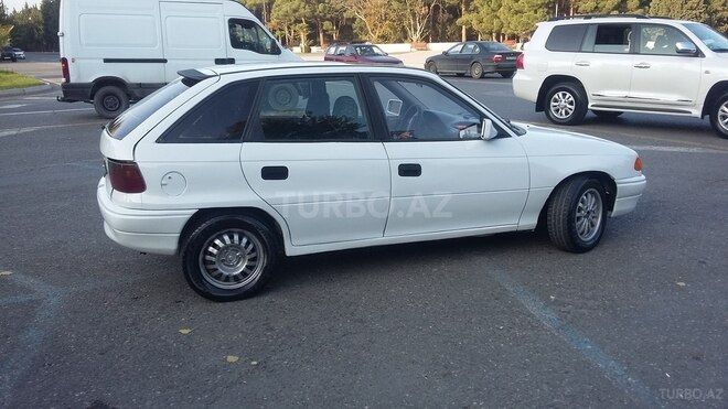 Opel Astra 1992, 358,980 km - 1.8 l - Sumqayıt