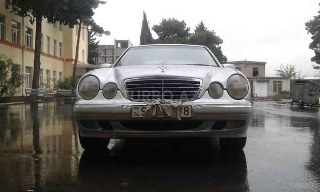 Mercedes E 240 2001, 250,500 km - 2.4 l - Bərdə