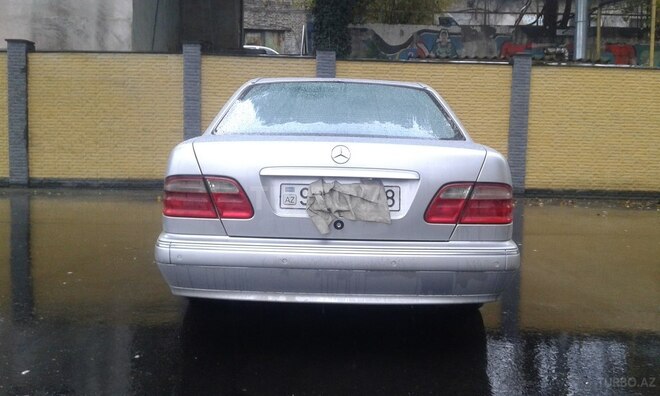 Mercedes E 240 2001, 250,500 km - 2.4 l - Bərdə