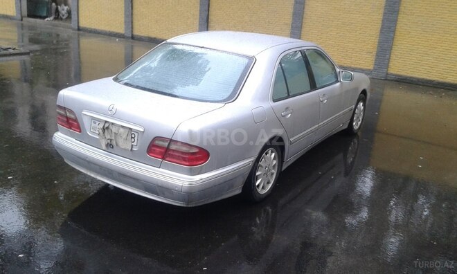 Mercedes E 240 2001, 250,500 km - 2.4 l - Bərdə