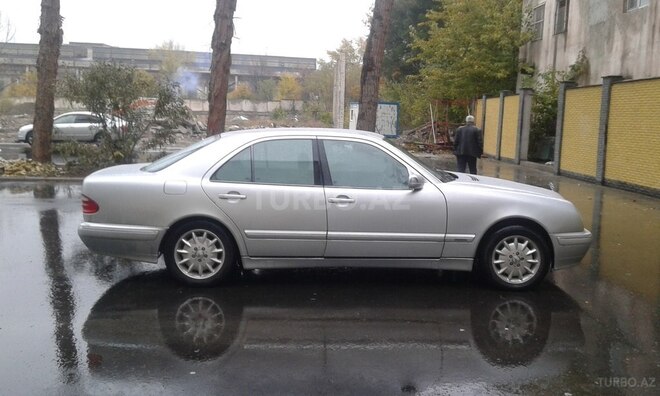 Mercedes E 240 2001, 250,500 km - 2.4 l - Bərdə