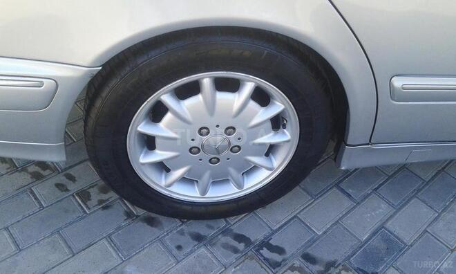 Mercedes E 240 2001, 250,500 km - 2.4 l - Bərdə