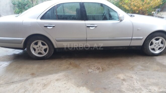 Mercedes E 240 1991, 26,400 km - 0.5 л - Gəncə