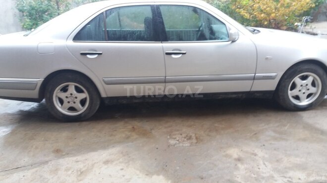 Mercedes E 240 1991, 26,400 km - 0.5 л - Gəncə