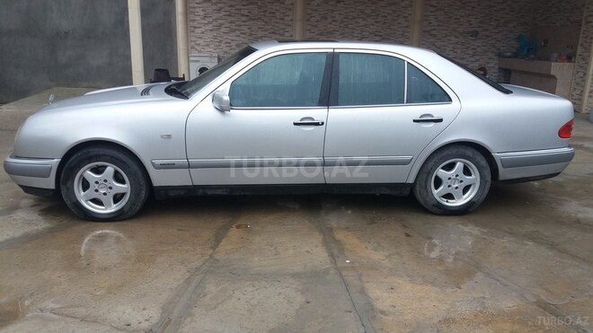 Mercedes E 240 1991, 26,400 km - 0.5 л - Gəncə