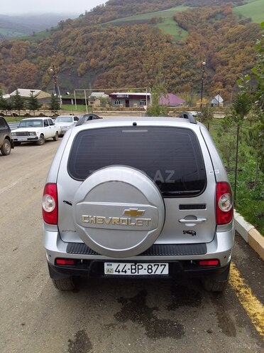 Chevrolet Niva 2010, 176,500 km - 1.7 l - Yardımlı