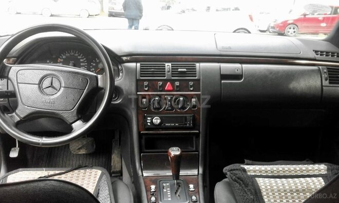 Mercedes E 230 1996, 379,000 km - 2.3 l - Bakı