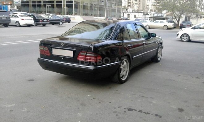 Mercedes E 230 1996, 379,000 km - 2.3 l - Bakı