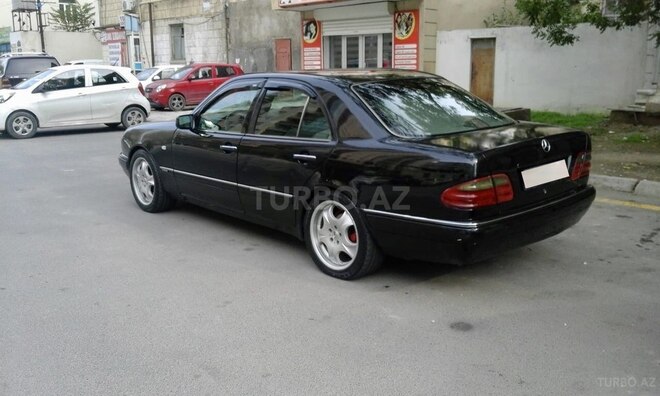 Mercedes E 230 1996, 379,000 km - 2.3 l - Bakı