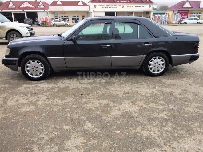 Mercedes E 200 1990, 260,000 km - 2.0 l - Bakı