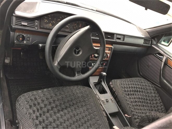 Mercedes E 200 1990, 260,000 km - 2.0 l - Bakı