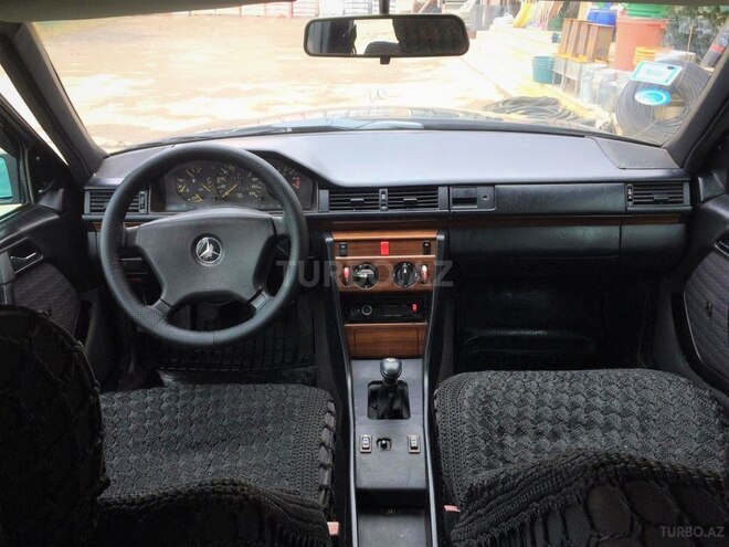 Mercedes E 200 1990, 260,000 km - 2.0 l - Bakı