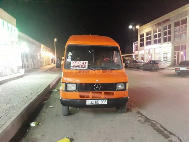 Mercedes 208 D 1993, 215,478 km - 2.3 л - Bərdə