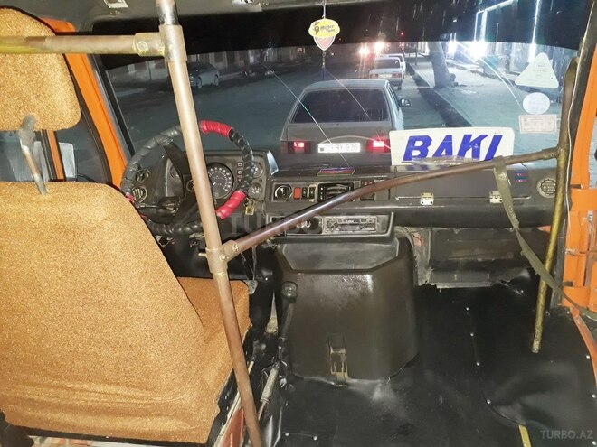 Mercedes 208 D 1993, 215,478 km - 2.3 л - Bərdə