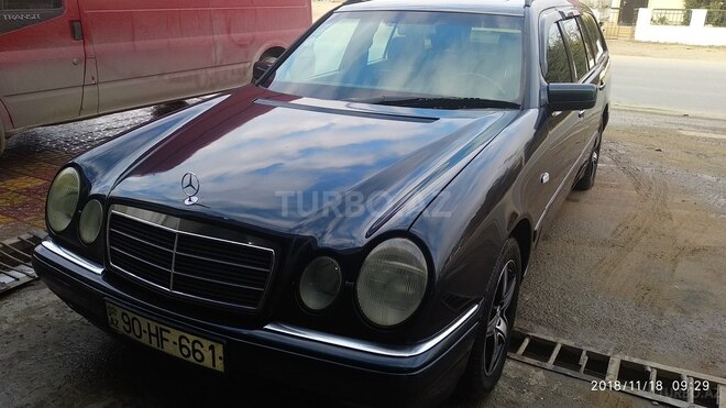 Mercedes E 240 1999, 290,000 km - 2.4 l - Bakı
