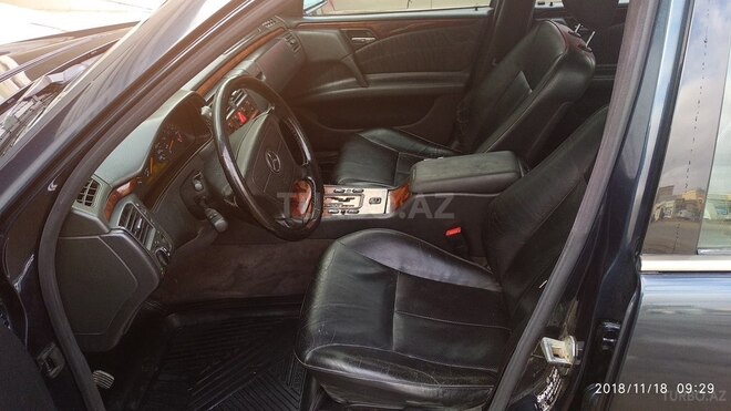 Mercedes E 240 1999, 290,000 km - 2.4 l - Bakı