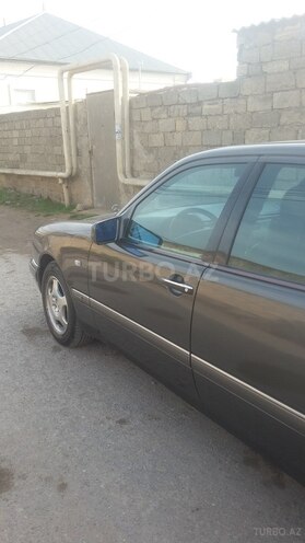 Mercedes E 240 1997, 288,895 km - 2.4 l - Bakı