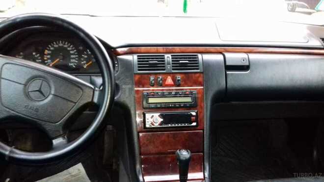 Mercedes E 240 1998, 219,000 km - 2.4 l - Sumqayıt