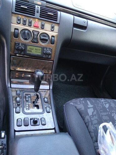 Mercedes E 240 1998, 290,000 km - 2.4 l - Bakı