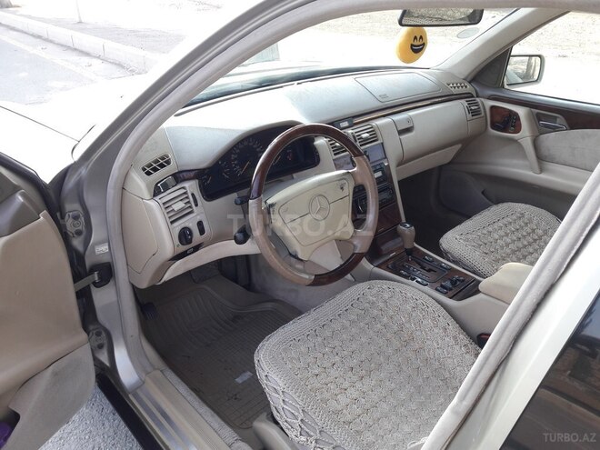 Mercedes E 240 1998, 275,000 km - 2.4 l - Göygöl